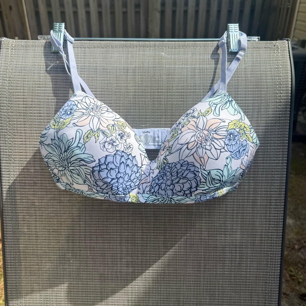 Kindly 32D Wireless Seamless Lightly Padded Floral Bra. NWOT